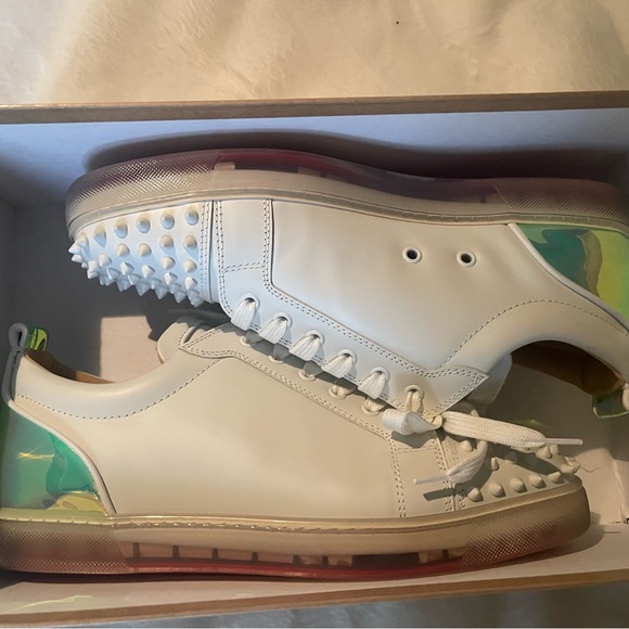 Authentic Louis Vuitton men’s white tennis shoes - Picture 3 of 9